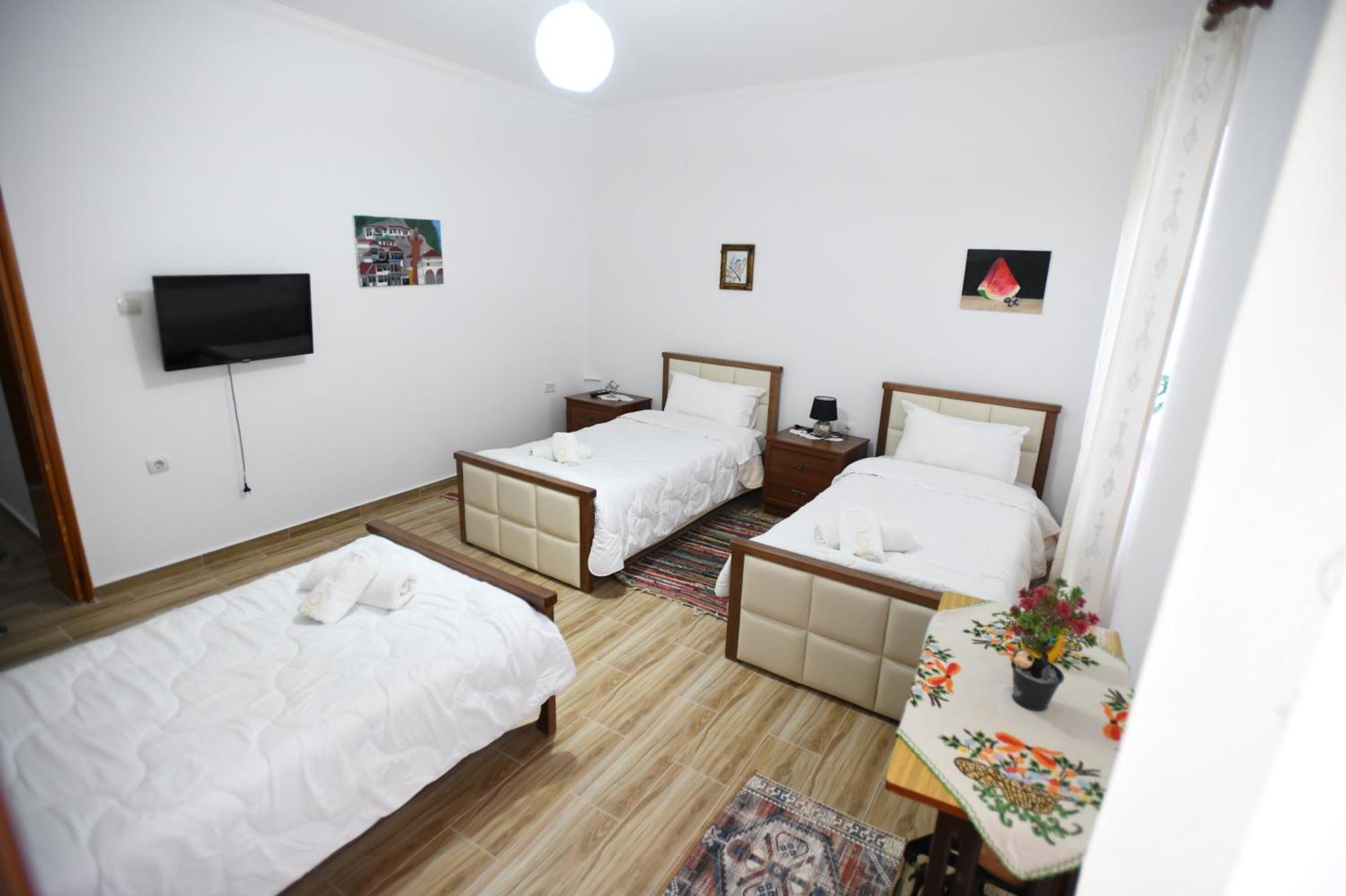 Guest House Luli Berat Exterior photo
